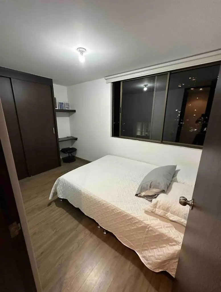 Lujoso Apartamento En El Poblado Con Vista A La Ciudad. Medellin