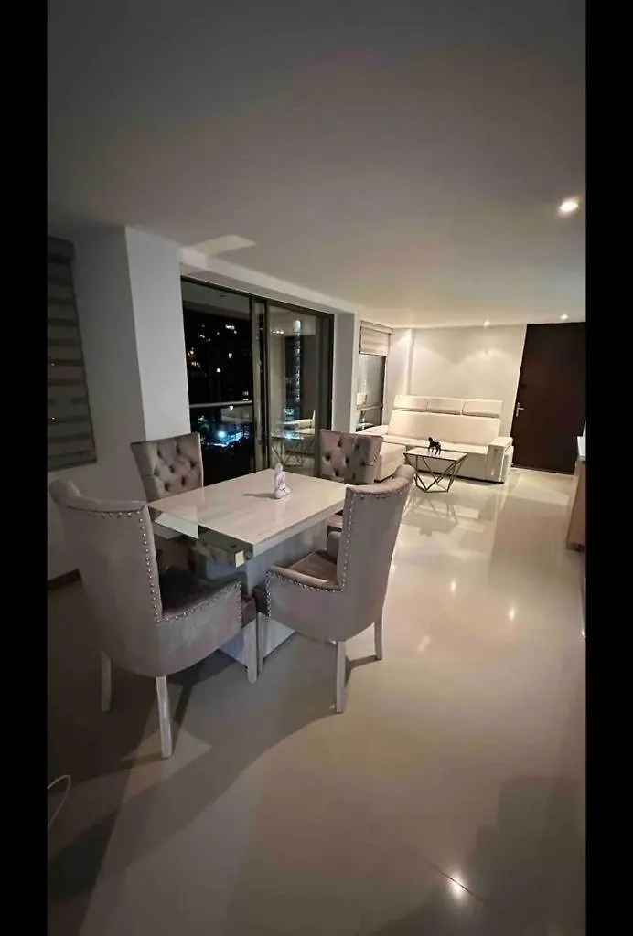 Lujoso Apartamento En El Poblado Con Vista A La Ciudad. Medellin Colombia